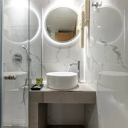 Parnon Hotel 3*