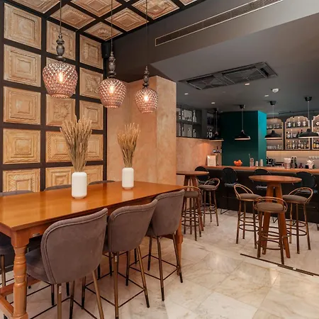 Parnon Hotel Atene